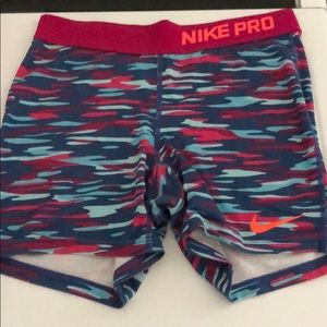 Girls size large Nike Pro
